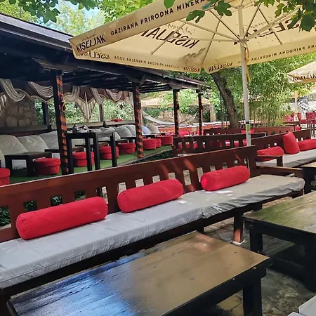 Pansion Oscar Summer Garden Maison d'hôtes 3*