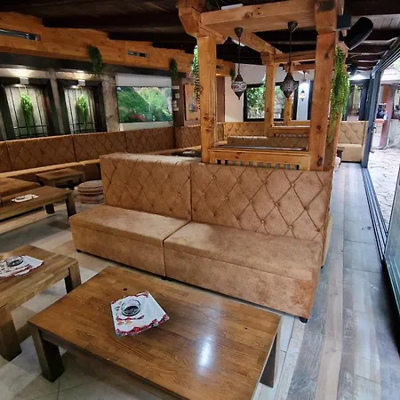 Pansion Oscar Summer Garden Maison d'hôtes Mostar