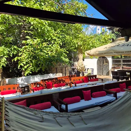 Pansion Oscar Summer Garden Πανσιόν