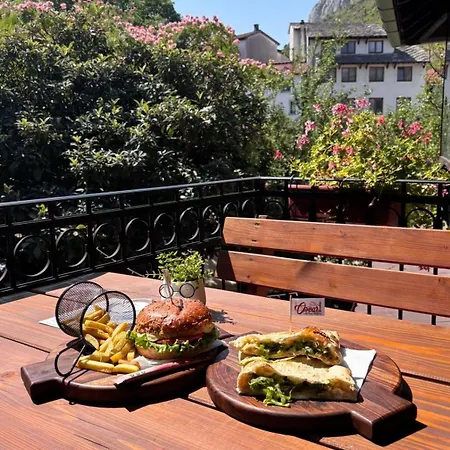 Pansion Oscar Summer Garden Μόσταρ