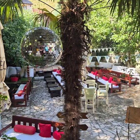 Πανσιόν Pansion Oscar Summer Garden 3*