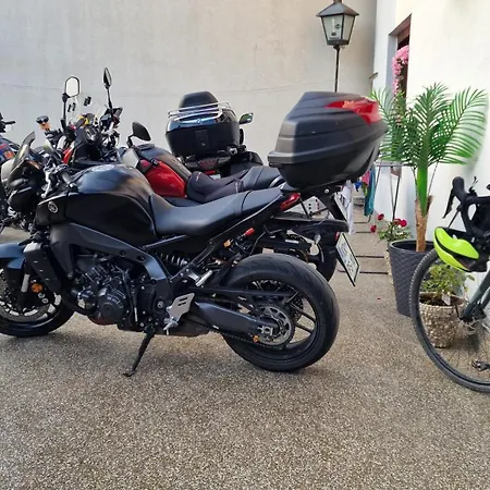 Πανσιόν Pansion Oscar Summer Garden 3*