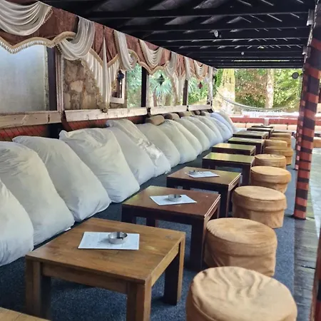 Pansion Oscar Summer Garden 3* Μόσταρ