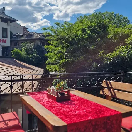 Pansion Oscar Summer Garden Μόσταρ