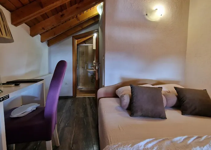 Pansion Oscar Summer Garden Μόσταρ